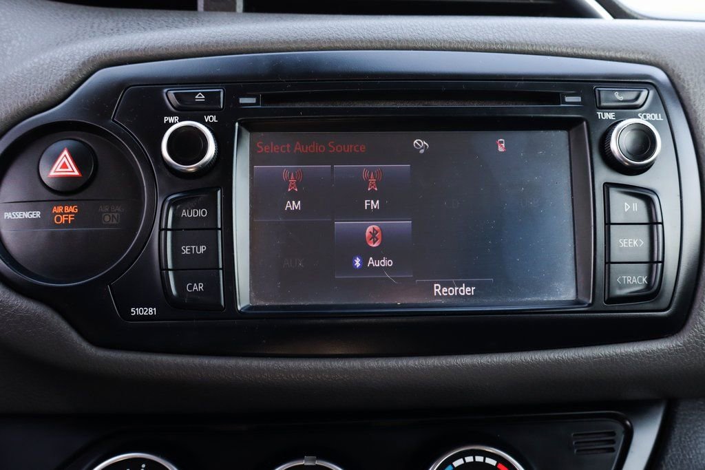 Used 2018 Toyota Yaris LE w/ Carpet Mat Package FWD image 28