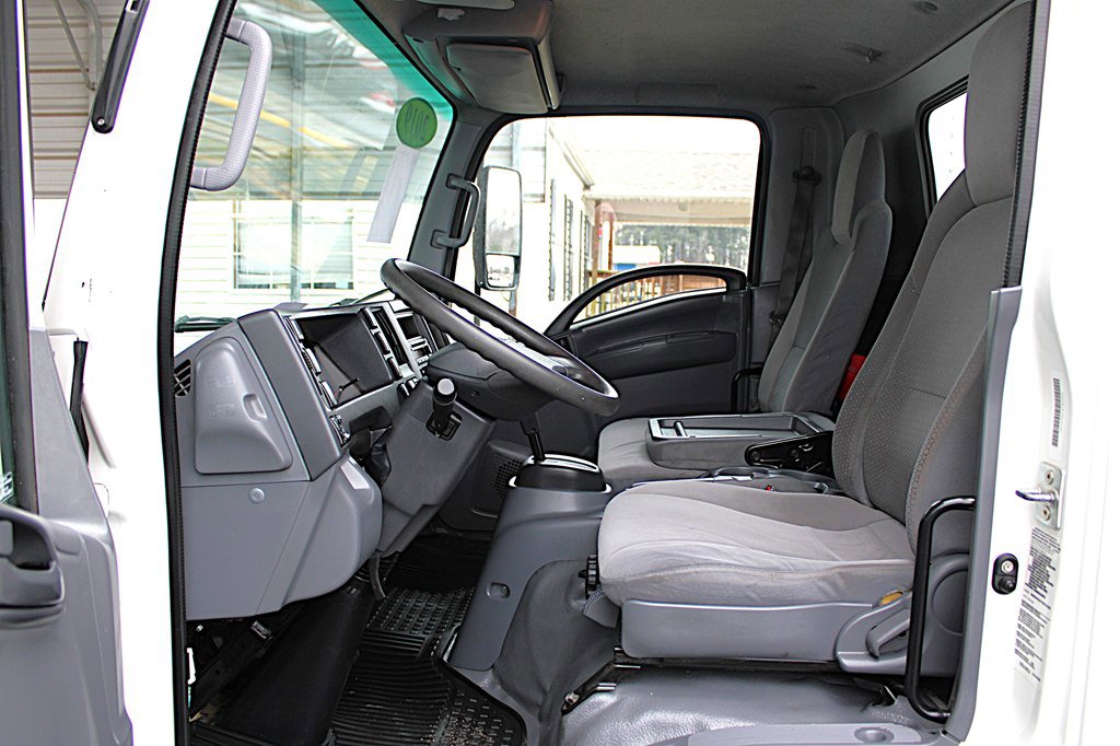 Used 2019 Isuzu NPR image 18