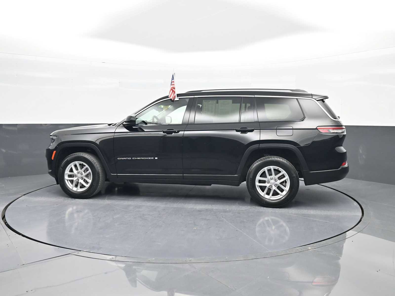 Used 2023 Jeep Grand Cherokee L Laredo image 6