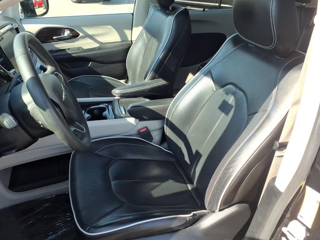 Used 2023 Chrysler Pacifica Limited FWD image 7