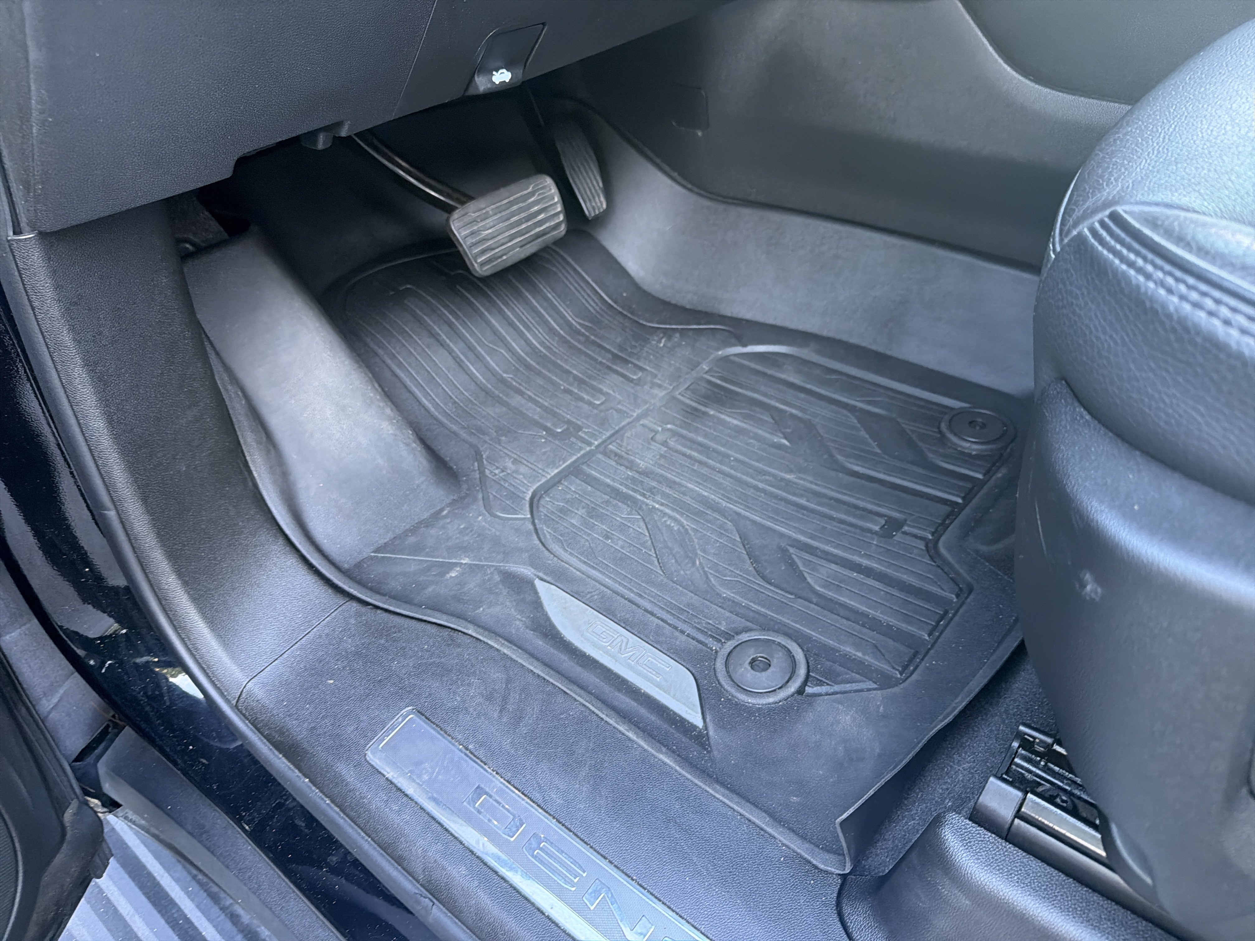 Used 2023 GMC Yukon XL Denali w/ Advanced Technology Package AWD/4WD image 17