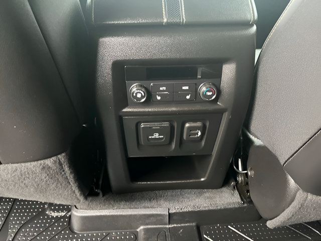 Used 2023 Chevrolet Traverse Premier w/ Redline Edition AWD/4WD image 35