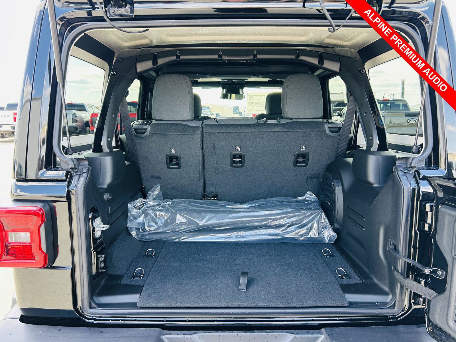 New 2026 Jeep Wrangler Unlimited Sahara w/ Technology Group AWD/4WD image 27