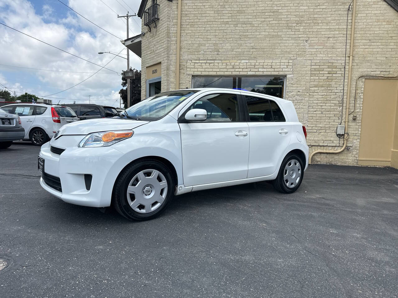 Used 2010 Scion xD FWD image 1