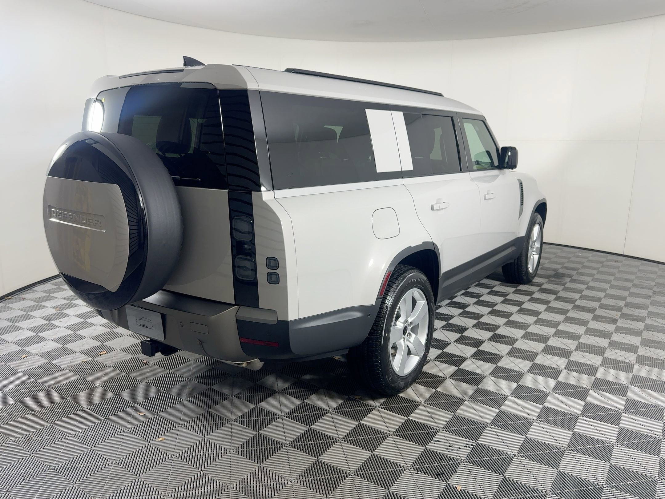 New 2026 Land Rover Defender 130 S image 10