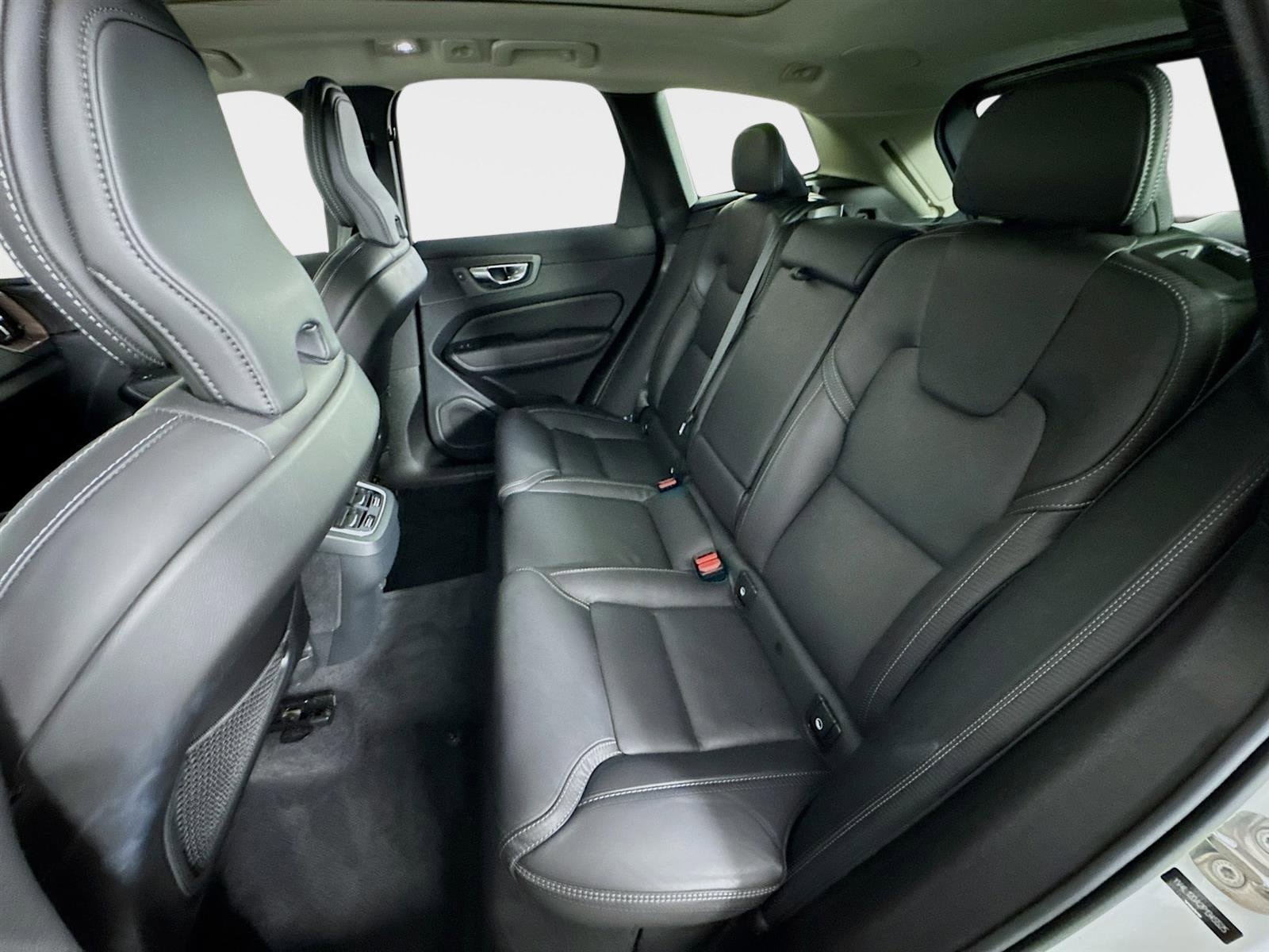 Used 2023 Volvo XC60 B5 Ultimate w/ Climate Package FWD image 25