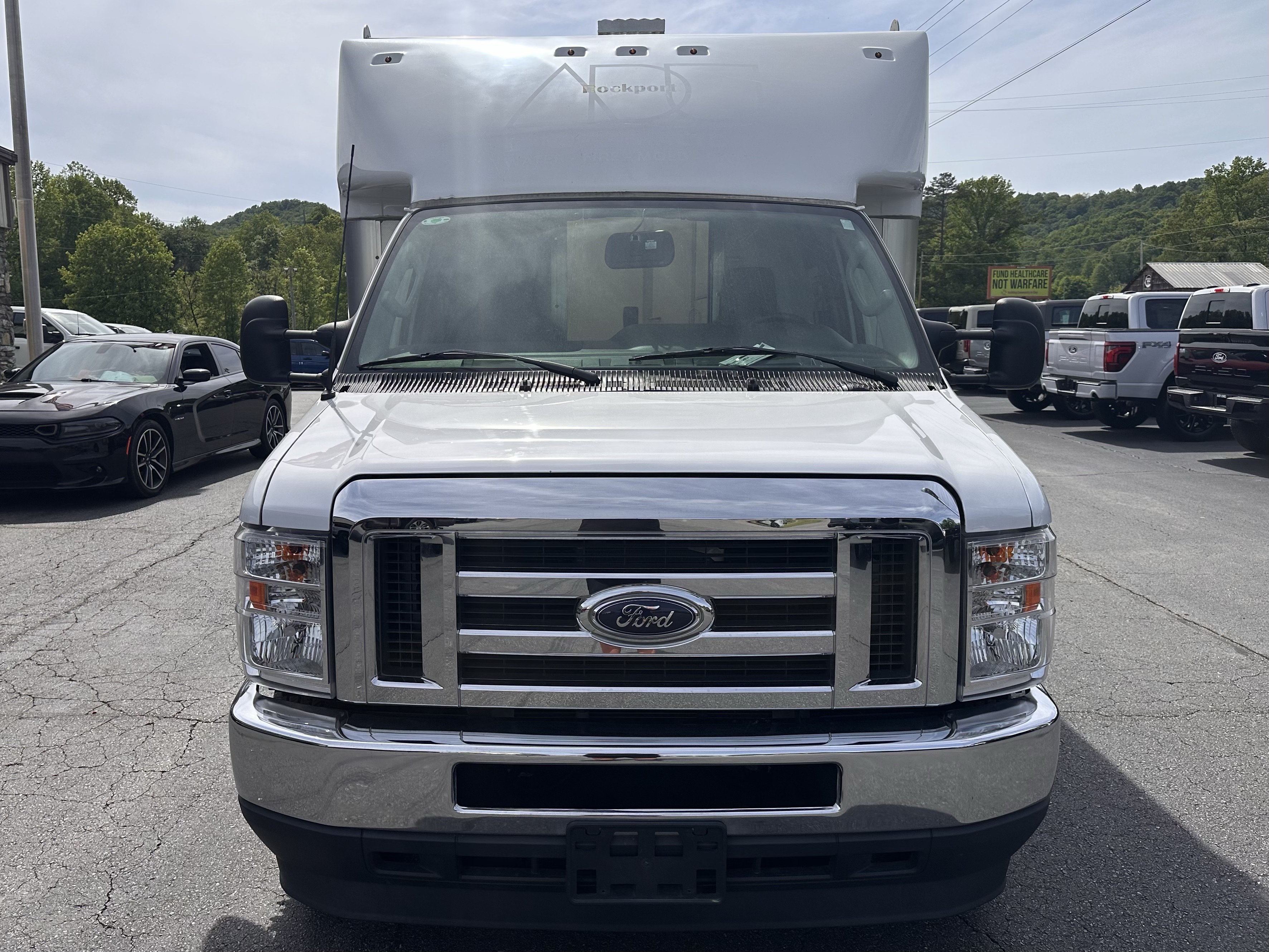 Used 2024 Ford E-450 and Econoline 450 Super Duty w/ Power Windows & Locks Group RWD image 3