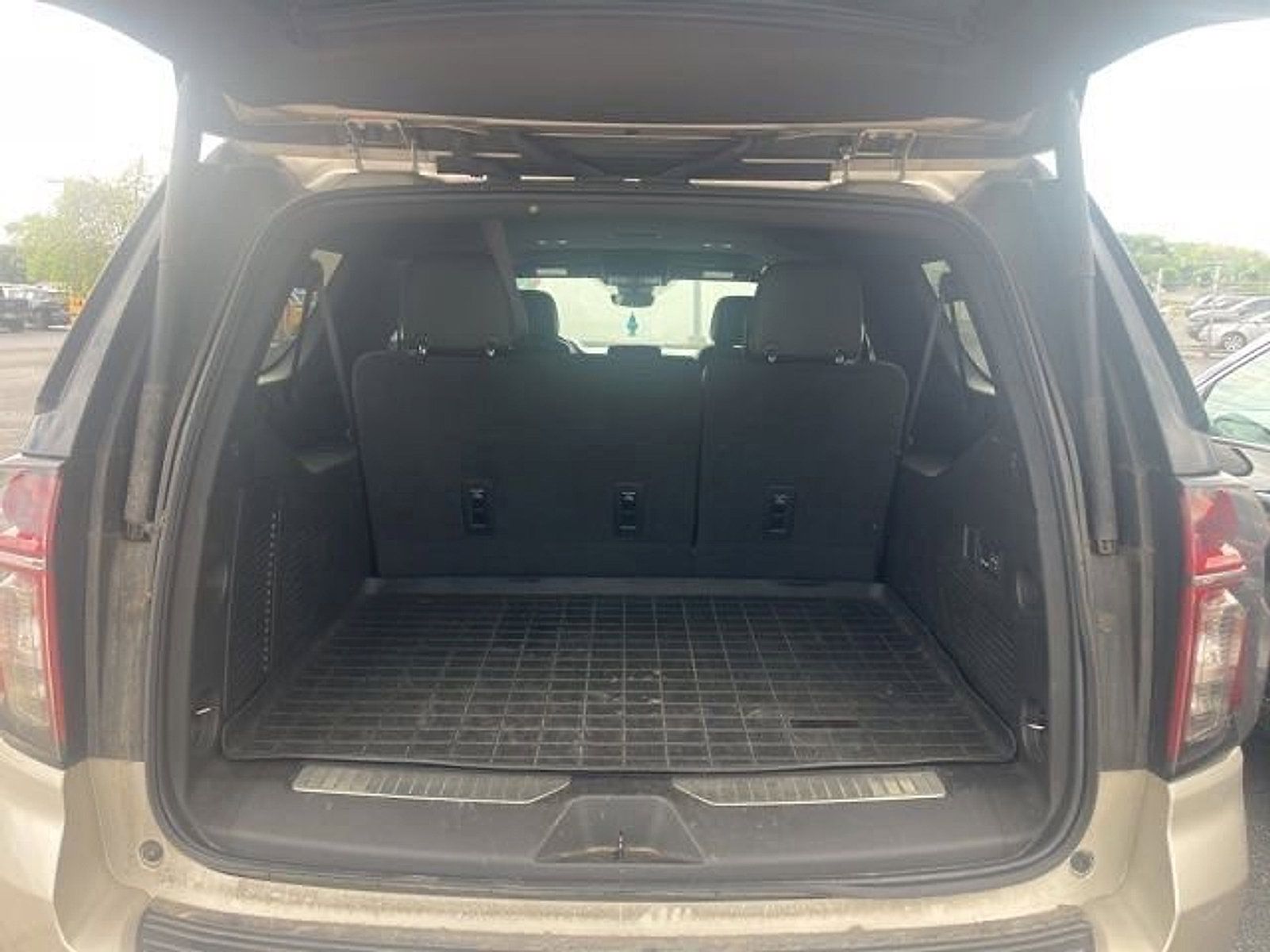 Used 2024 Chevrolet Suburban Premier AWD/4WD image 28