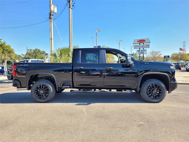 Used 2025 Chevrolet Silverado 2500 Custom w/ Custom Value Package image 8