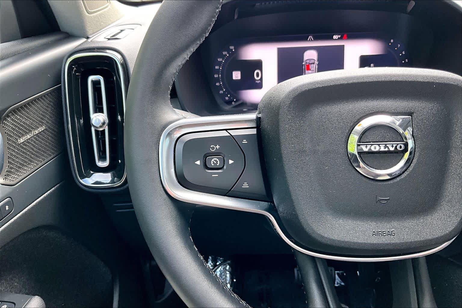 Used 2024 Volvo XC40 B5 Ultimate w/ Protection Package Premier AWD/4WD image 23