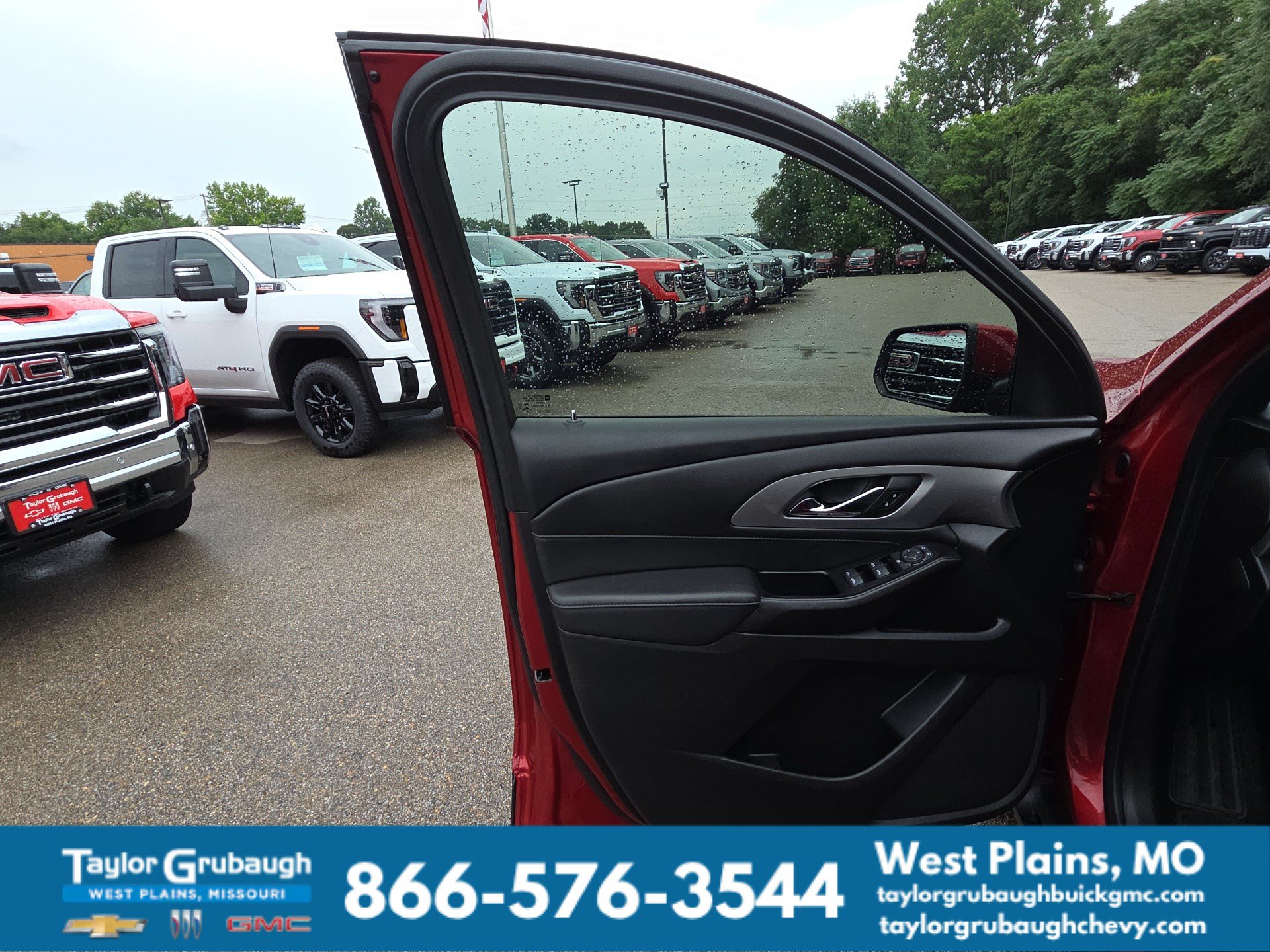 Used 2023 Chevrolet Traverse LT FWD image 12