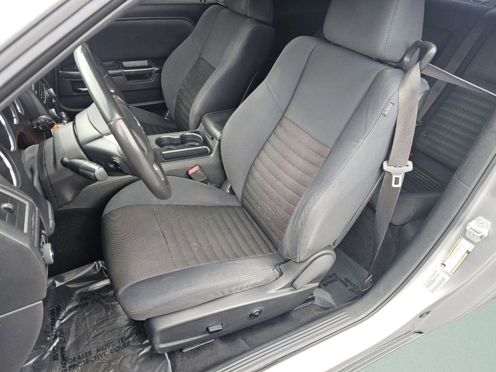 Used 2014 Dodge Challenger SXT image 6