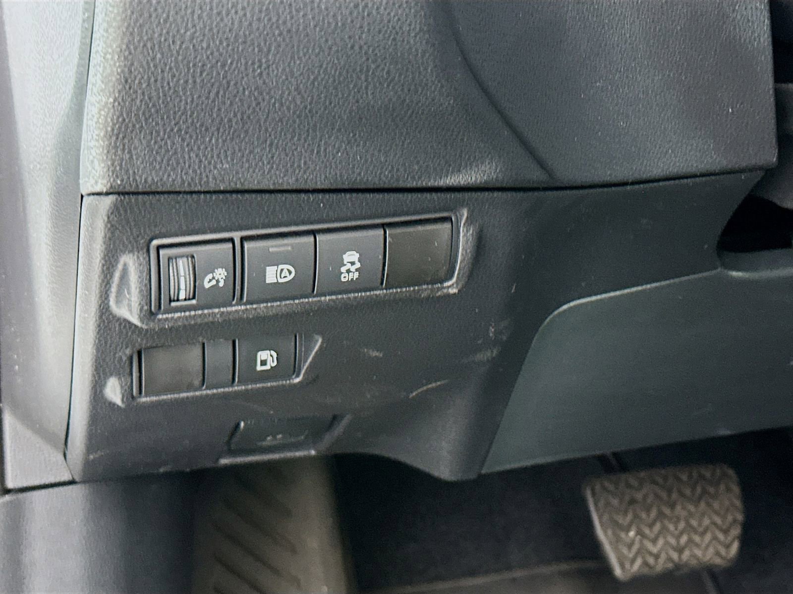 Used 2025 Toyota Corolla Cross AWD Hybrid image 10