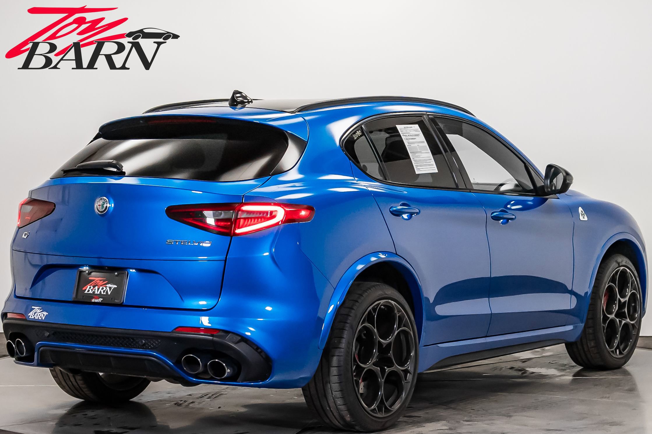 Used 2022 Alfa Romeo Stelvio Quadrifoglio image 5