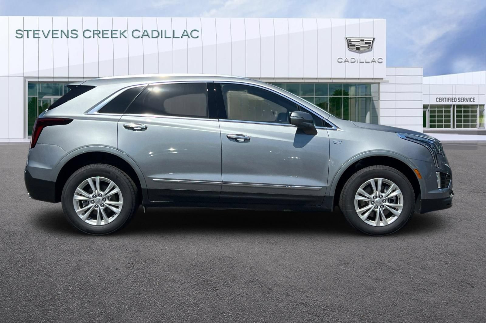 Used 2025 Cadillac XT5 Luxury w/ LPO, Floor Liner Package FWD image 2