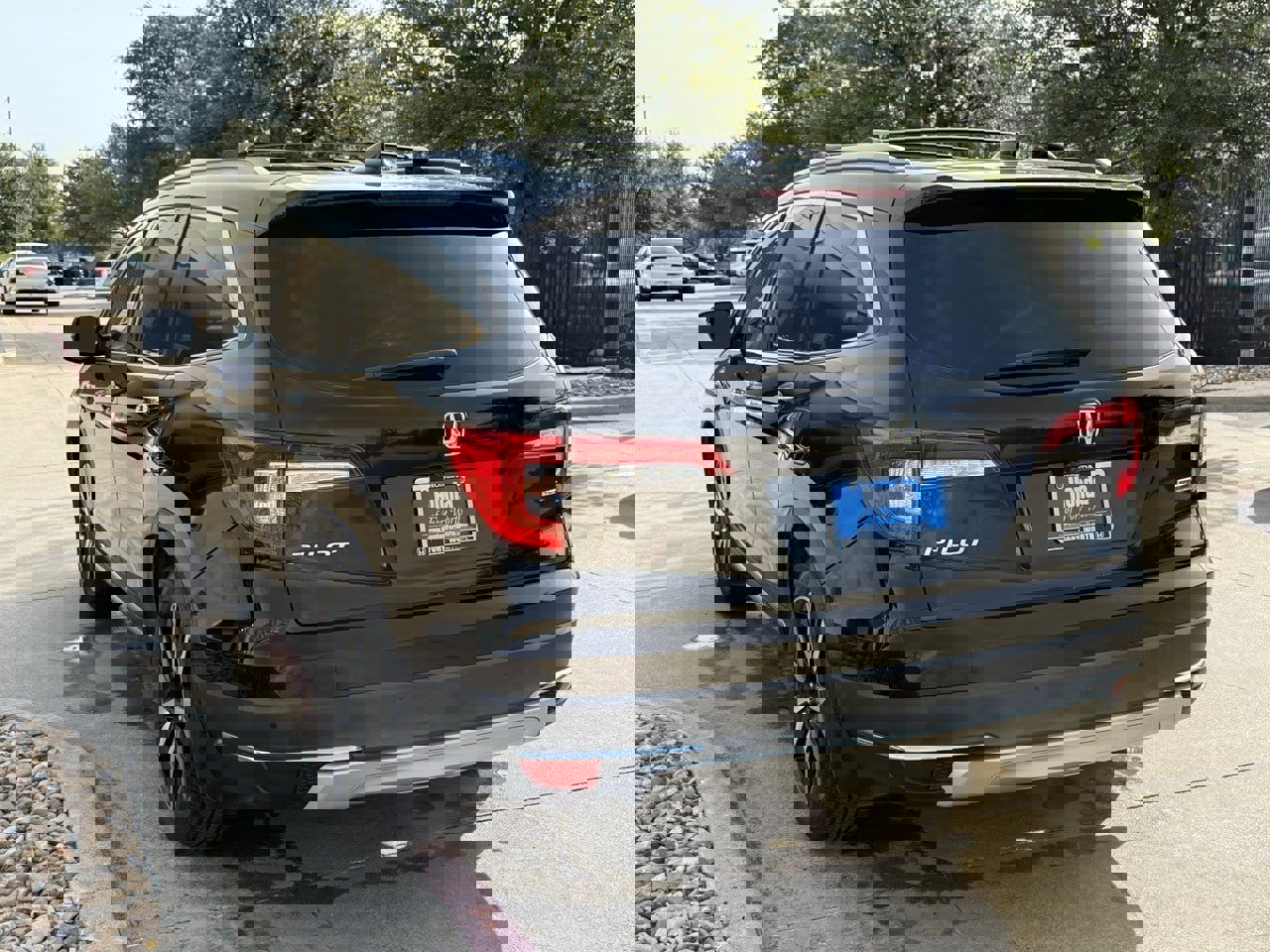 Used 2020 Honda Pilot Touring image 1