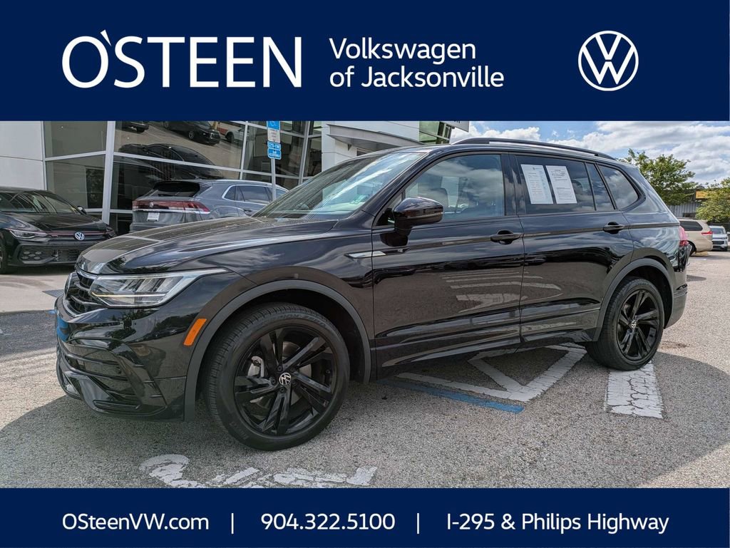 Used 2023 Volkswagen Tiguan SE R-Line image 1