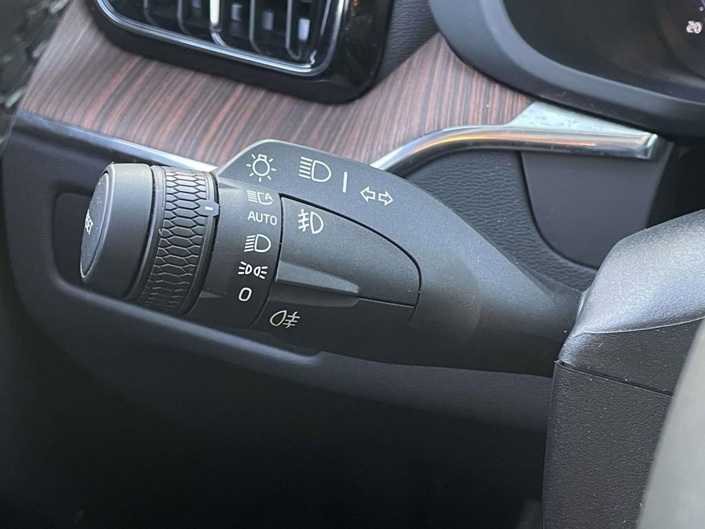 Used 2023 Volvo XC60 B5 Plus w/ Climate Package image 12