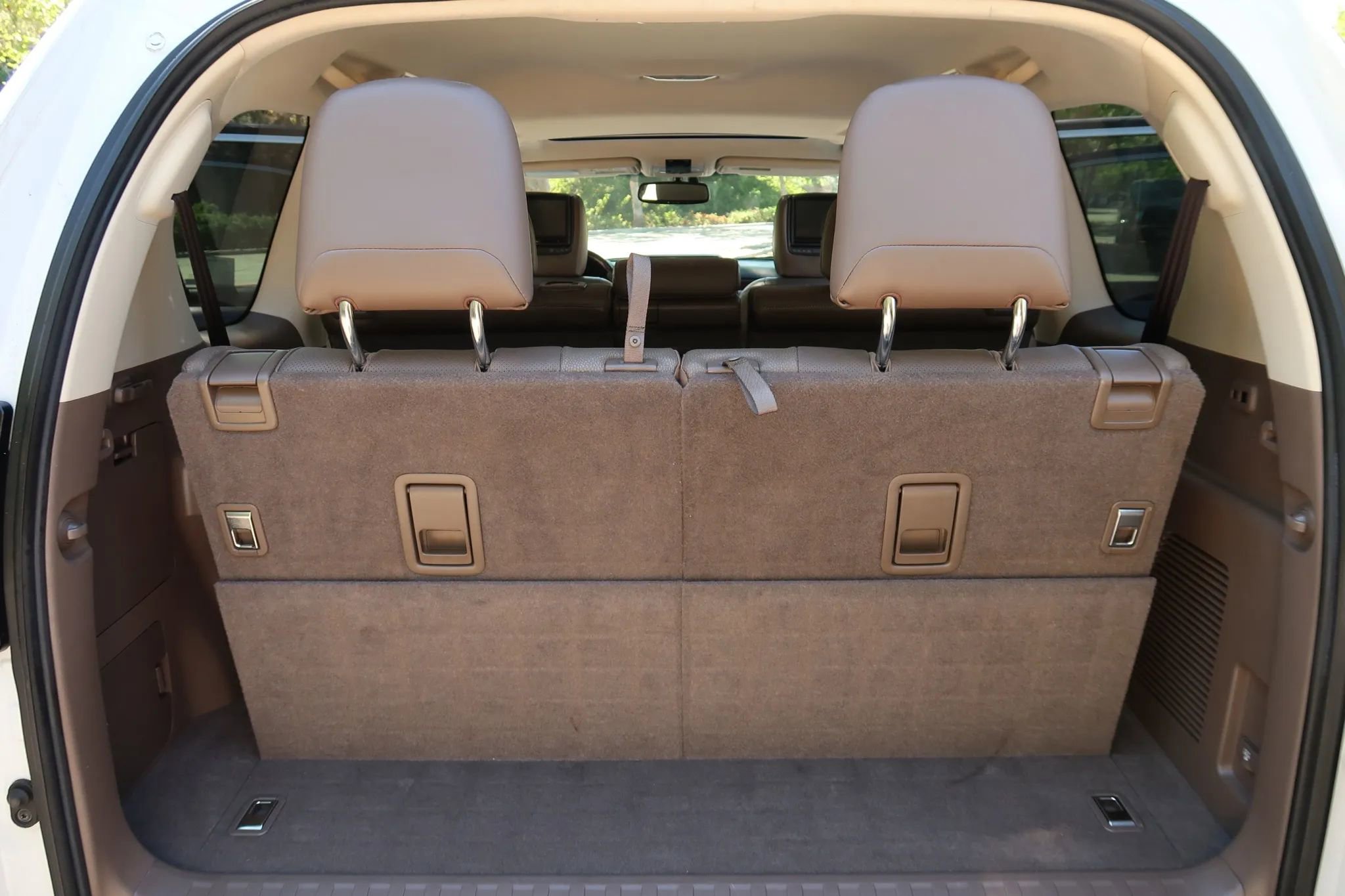 Used 2015 Lexus GX 460 w/ Premium Package AWD/4WD image 16