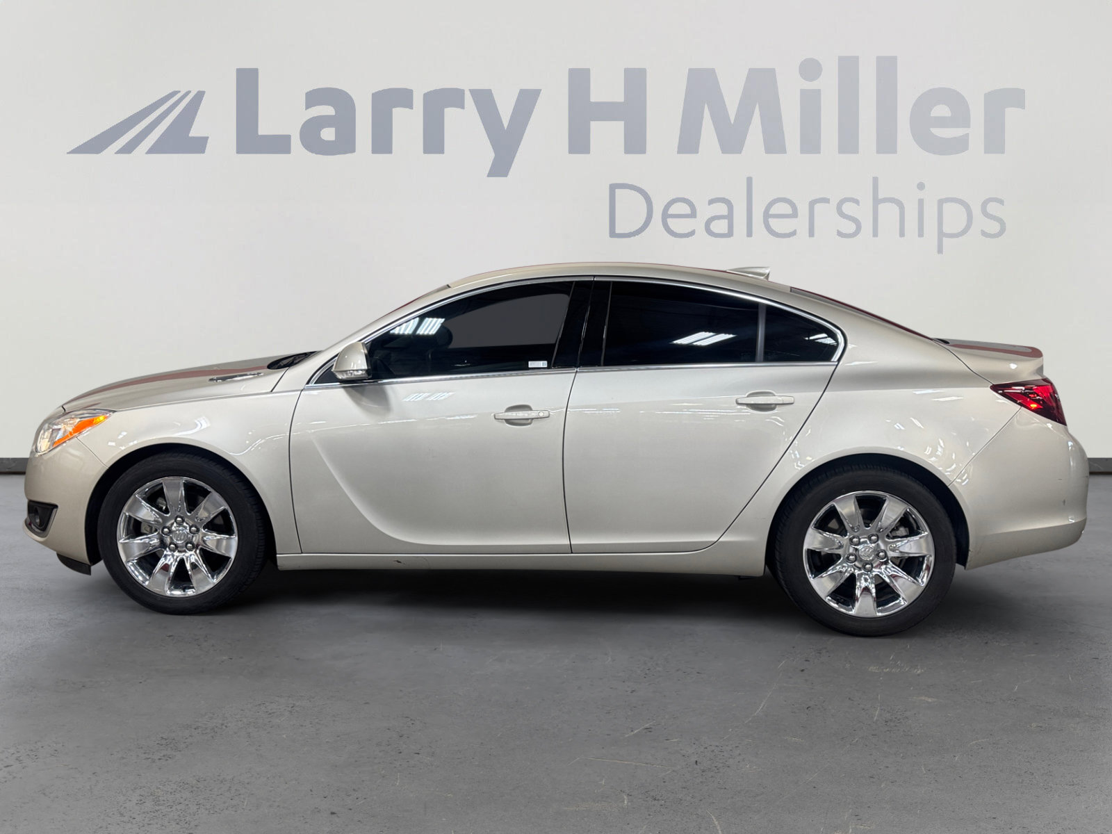 Used 2016 Buick Regal FWD image 2
