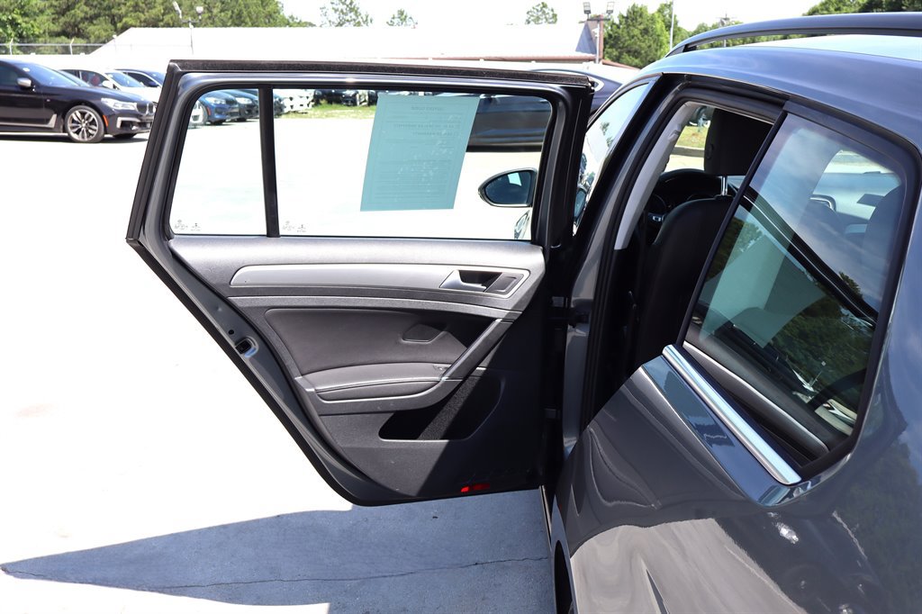 Used 2015 Volkswagen Golf TDI S FWD image 32
