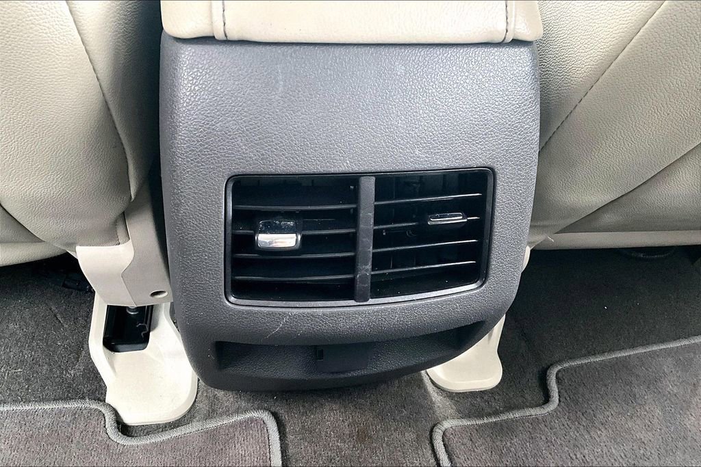 Used 2013 Ford Edge SE image 10