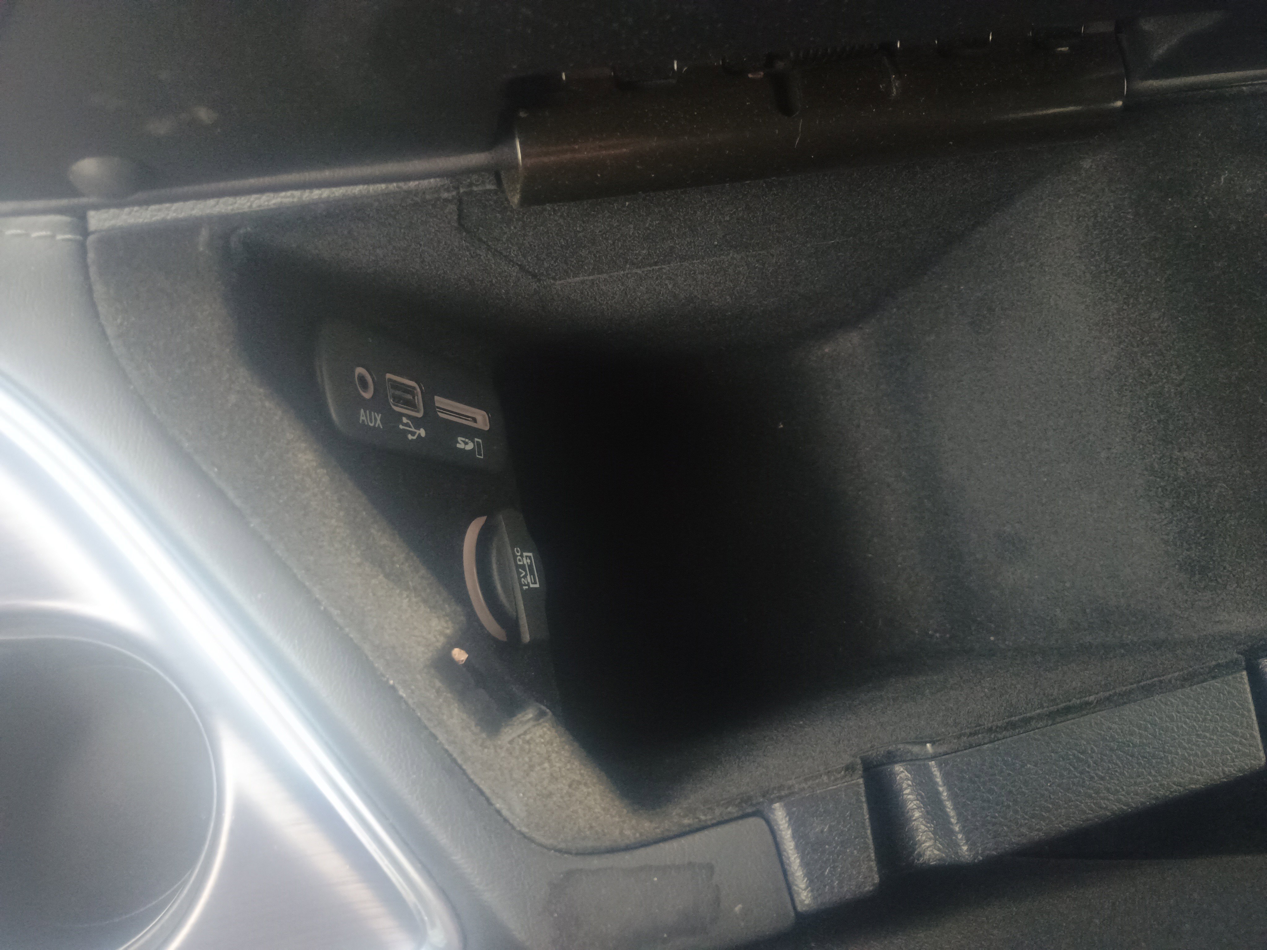 Used 2016 Dodge Challenger SXT image 28