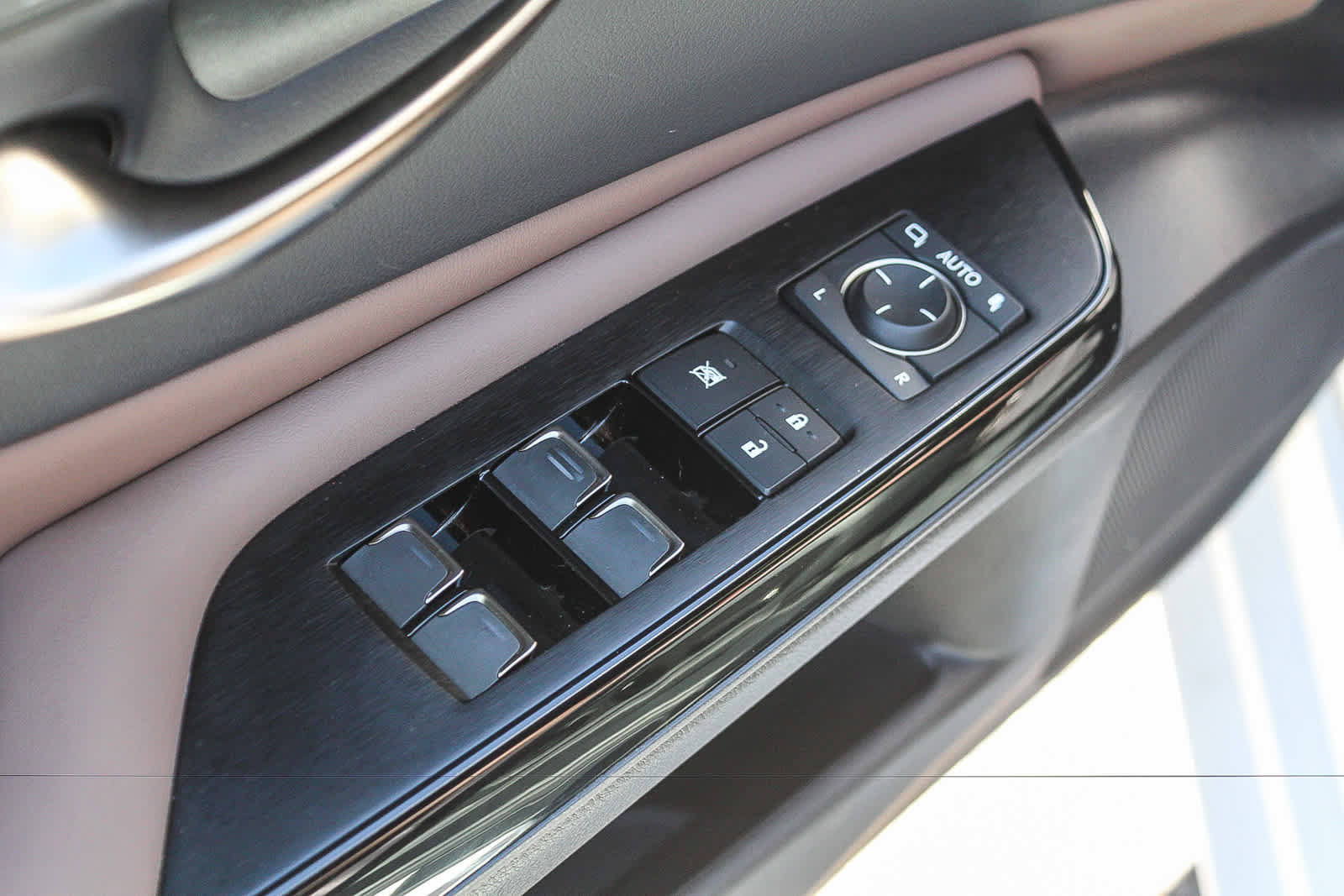 Used 2025 Lexus ES 300h w/ Premium Package FWD image 20