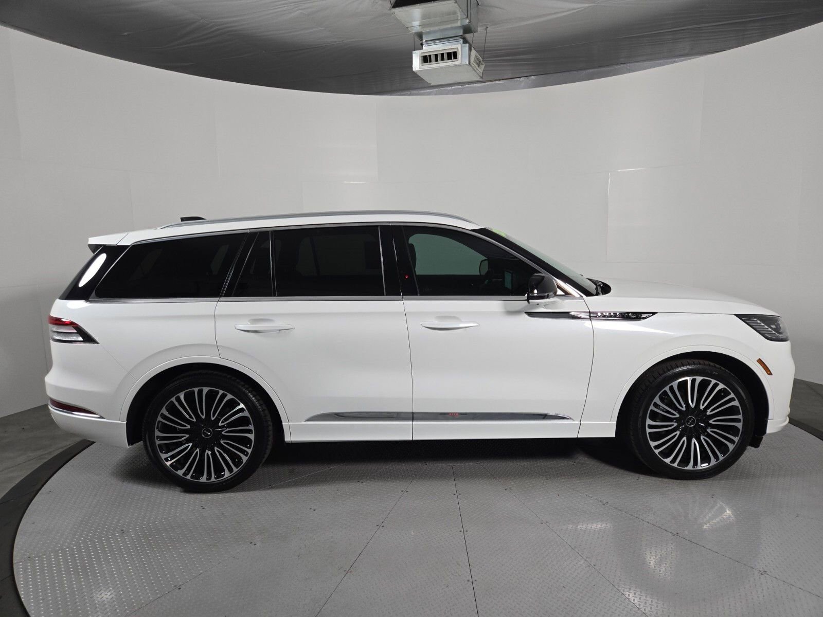 Certified 2025 Lincoln Aviator Black Label image 3