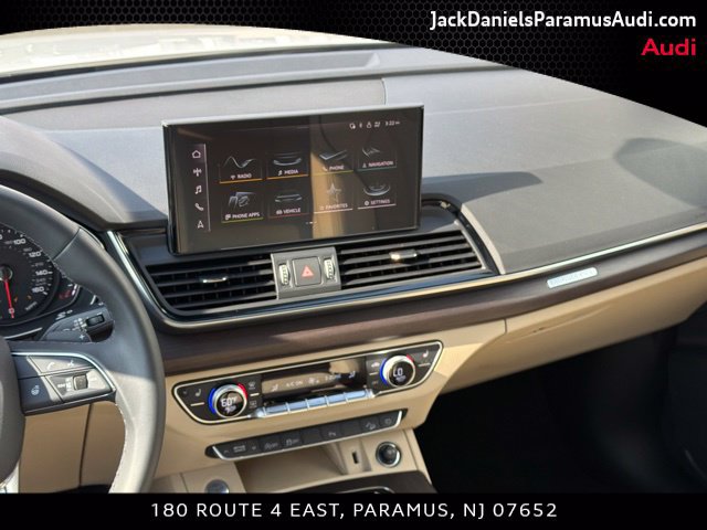 Used 2023 Audi Q5 2.0T Premium w/ Convenience Package AWD/4WD image 9