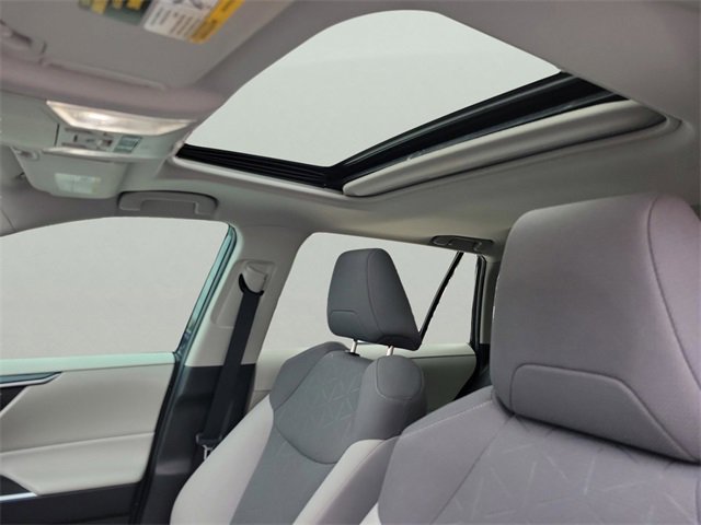 Used 2022 Toyota RAV4 XLE w/ Convenience Package image 14