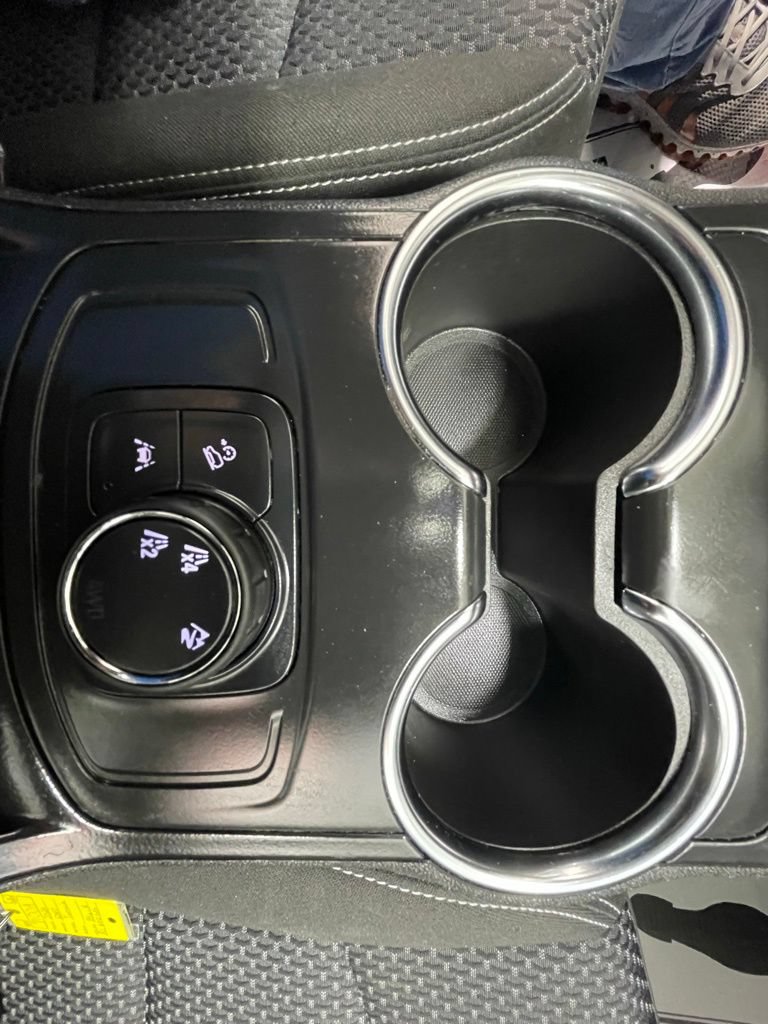 Used 2024 GMC Terrain SLE AWD/4WD image 17