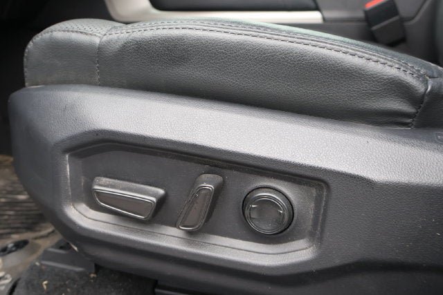 Used 2025 Toyota Tundra Limited AWD/4WD image 28