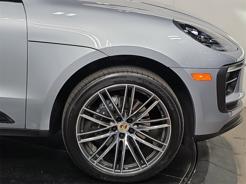 Certified 2025 Porsche Macan image 11