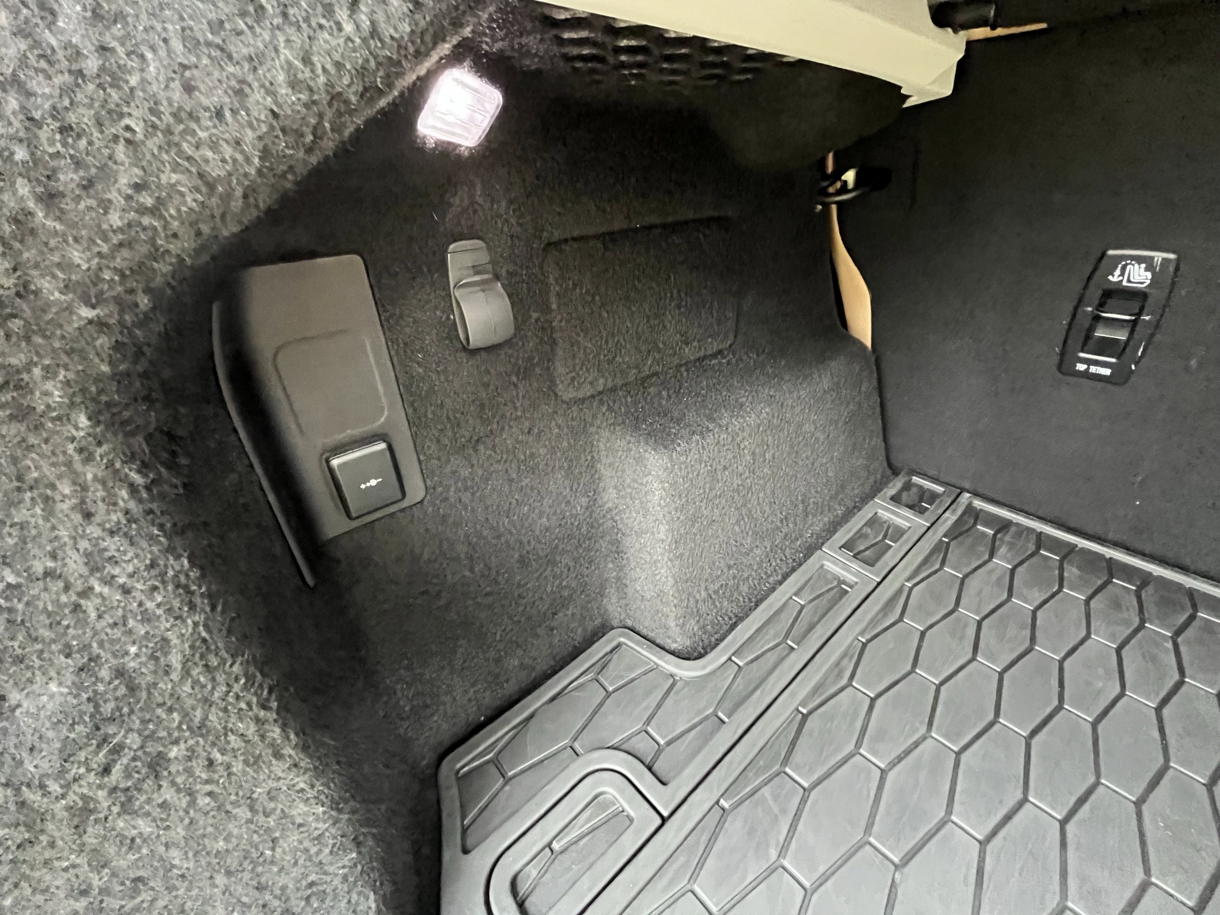 Used 2021 Jaguar E-PACE SE image 30