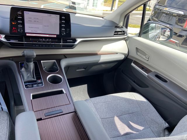 Used 2024 Toyota Sienna LE image 13