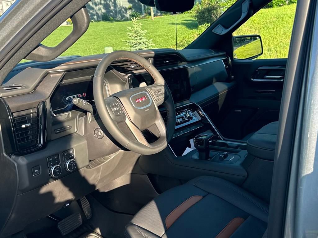 Used 2024 GMC Sierra 1500 AT4 w/ Technology Package image 8