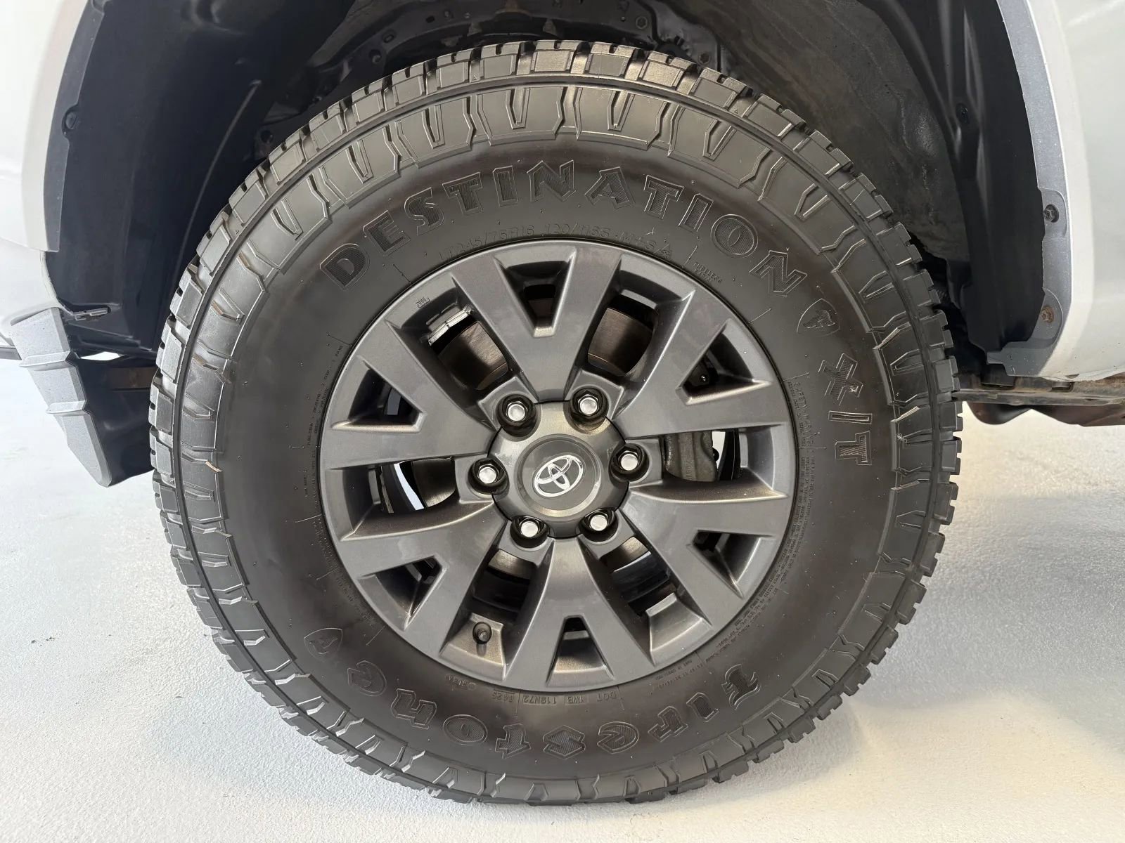 Used 2023 Toyota Tacoma SR5 w/ Technology Package image 39