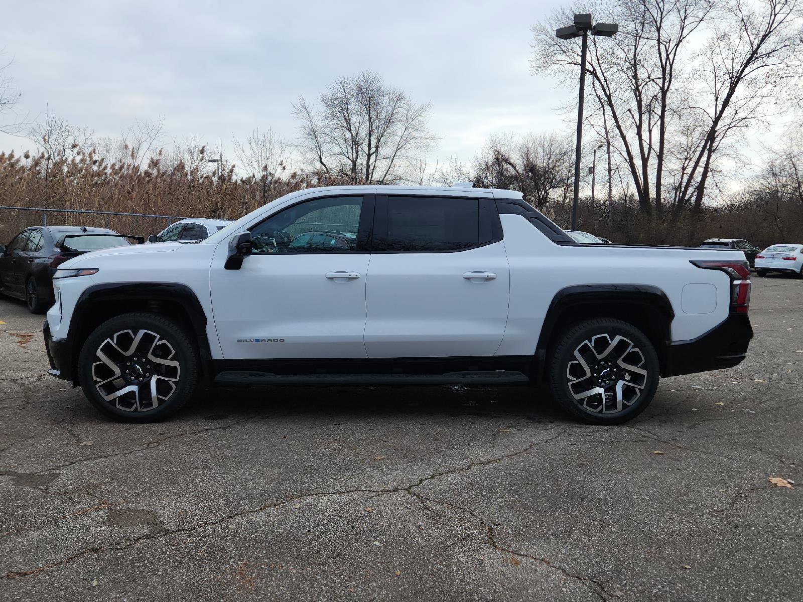New 2025 Chevrolet Silverado EV RST AWD/4WD image 11