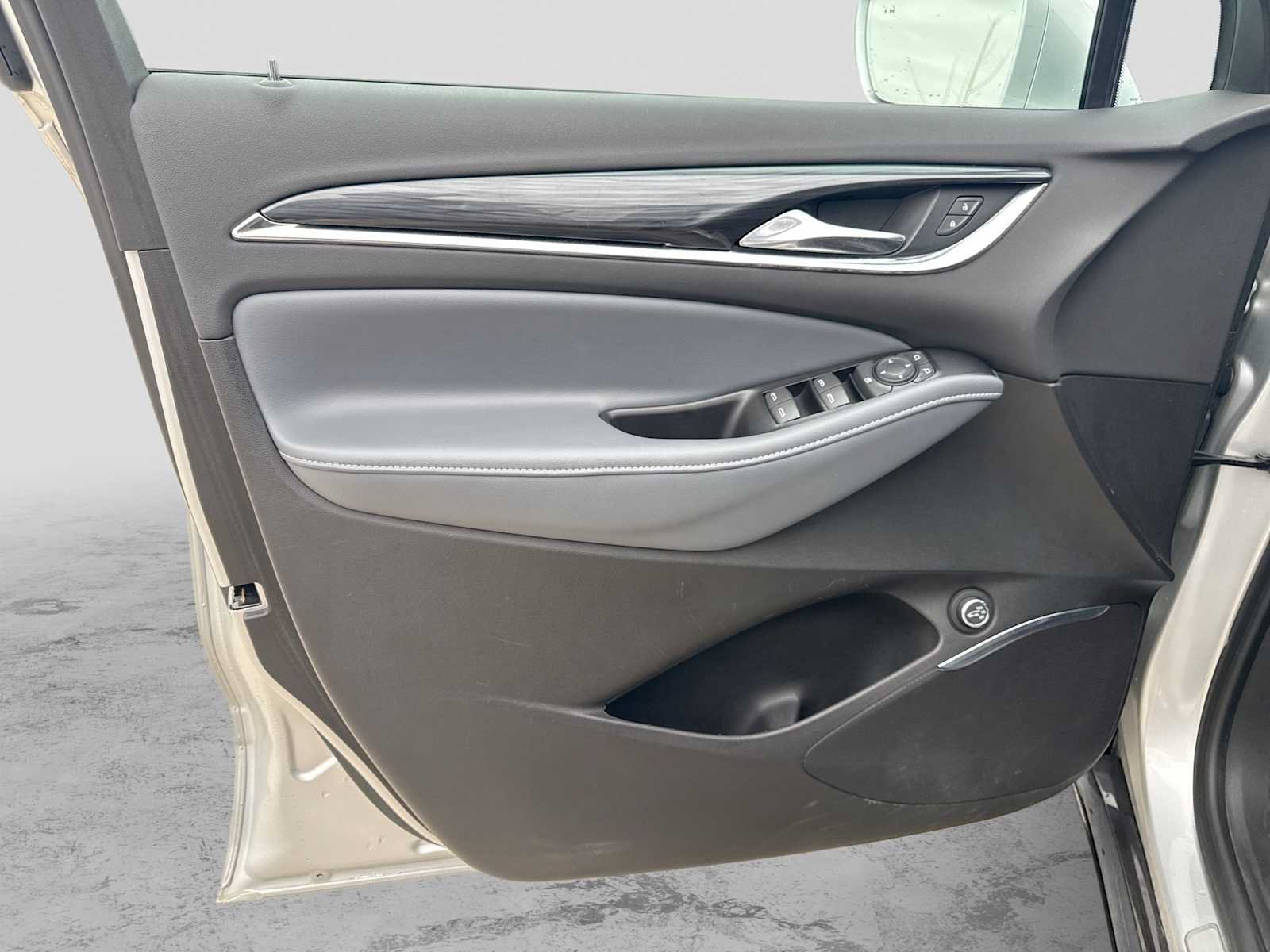 Used 2018 Buick Enclave Essence FWD image 31