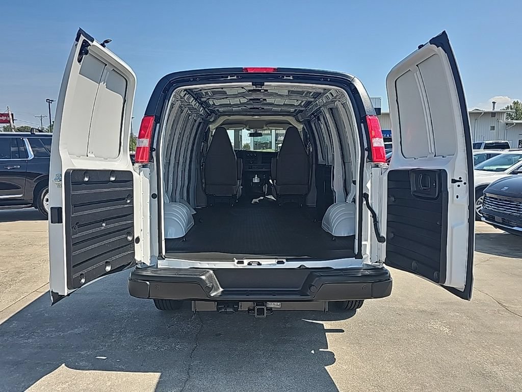 New 2025 GMC Savana 3500 w/ Driver Convenience Package RWD image 6