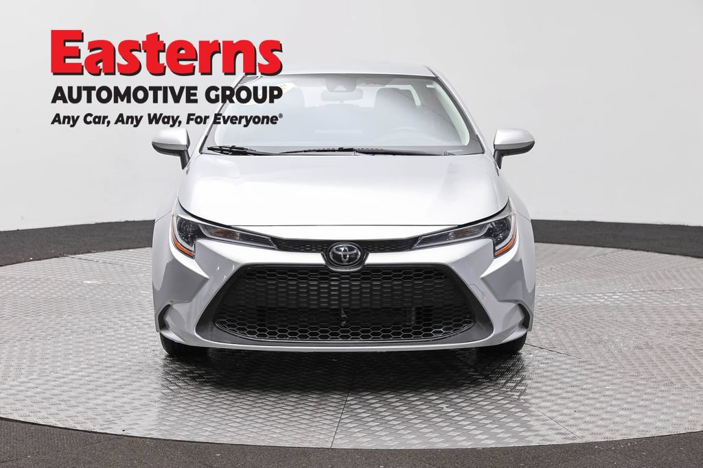 Used 2022 Toyota Corolla LE FWD image 2