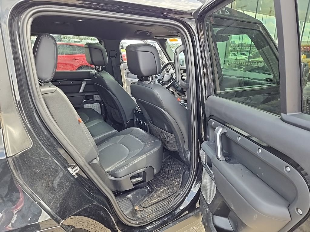 Certified 2023 Land Rover Defender 130 X-Dynamic SE image 19