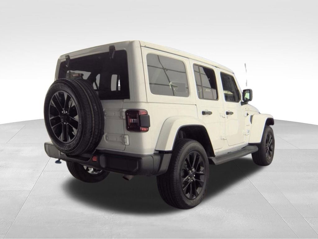 Used 2023 Jeep Wrangler Unlimited Sahara w/ Cold Weather Group AWD/4WD image 6