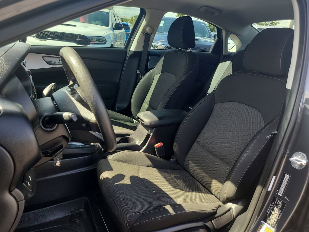 Used 2022 Kia Forte LXS w/ LXS Technology Package FWD image 18