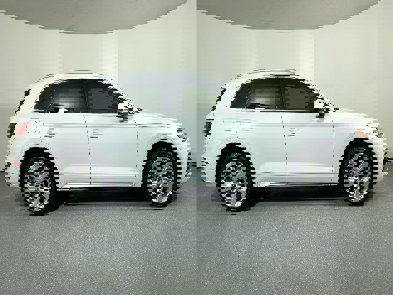 Used 2021 Audi Q5 Prestige w/ Prestige Package image 38