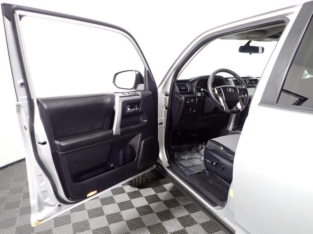 Used 2014 Toyota 4Runner SR5 AWD/4WD image 18