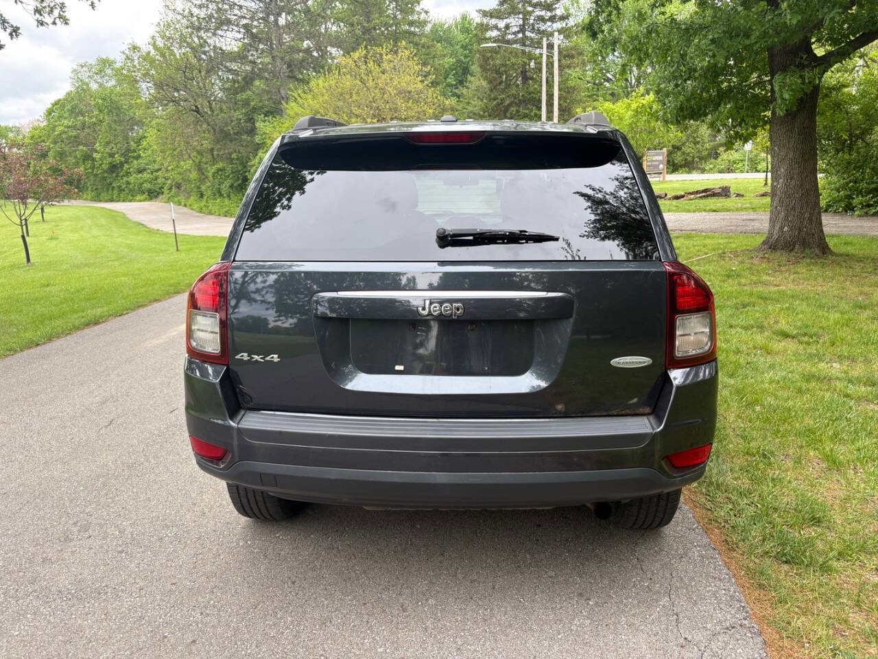 Used 2014 Jeep Compass Latitude w/ Sun/Sound Group AWD/4WD image 8