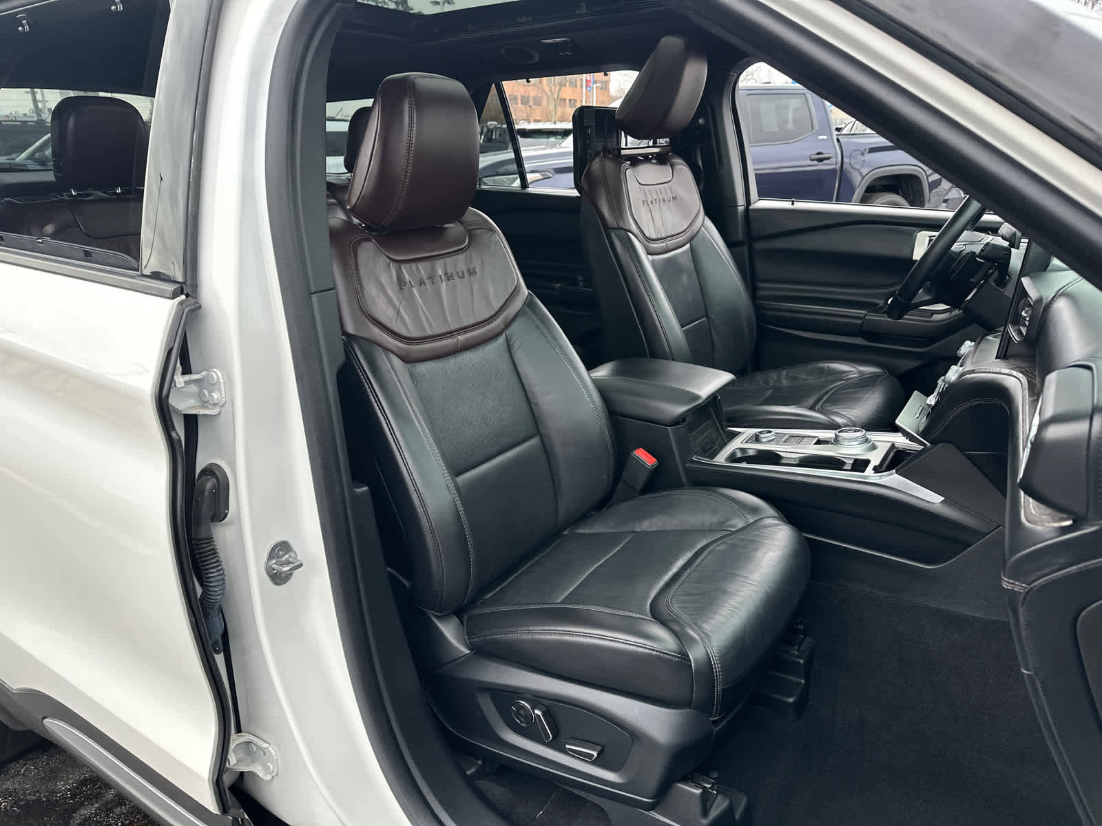 Used 2020 Ford Explorer Platinum image 37