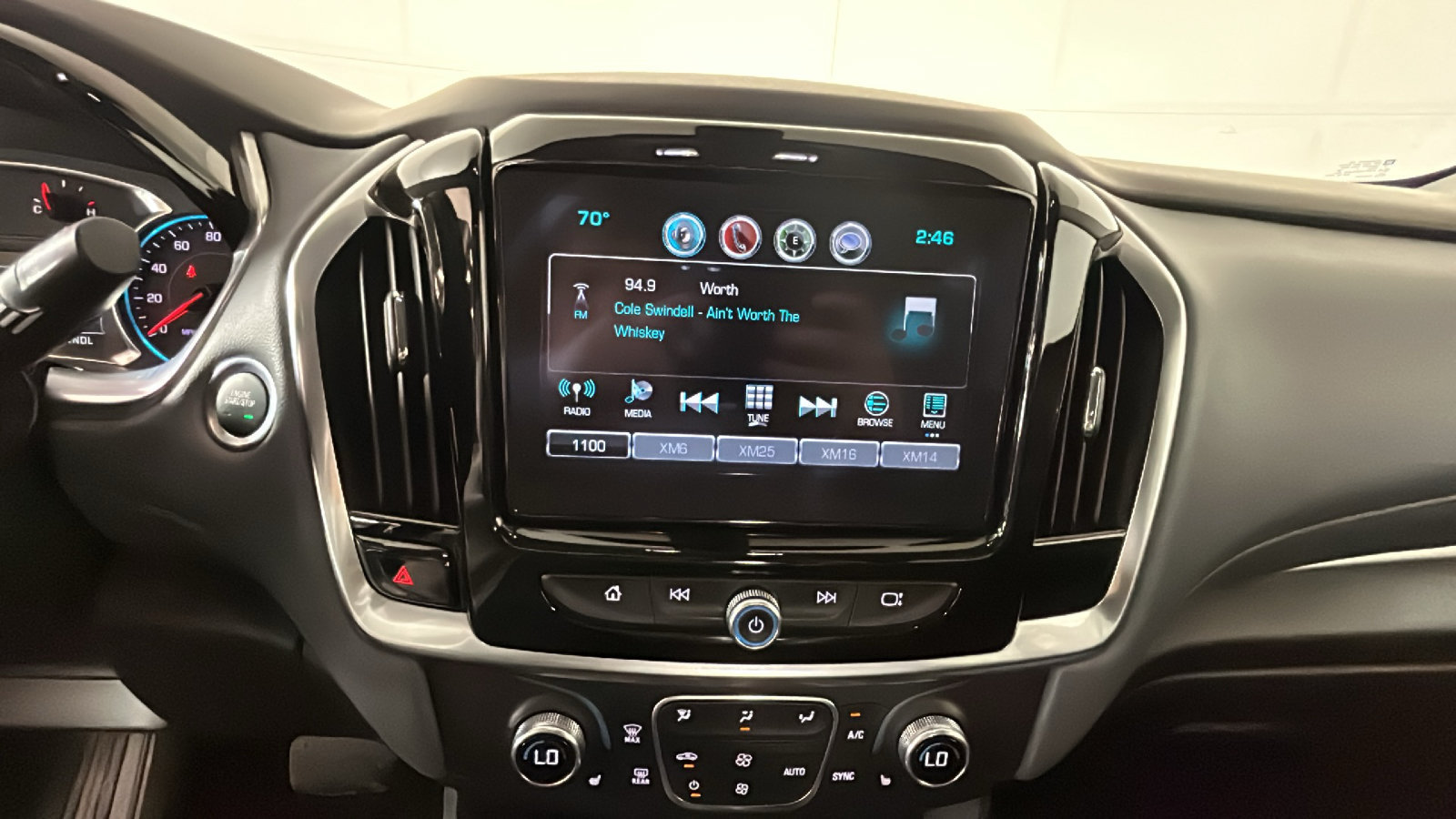 Used 2018 Chevrolet Traverse LT FWD image 28